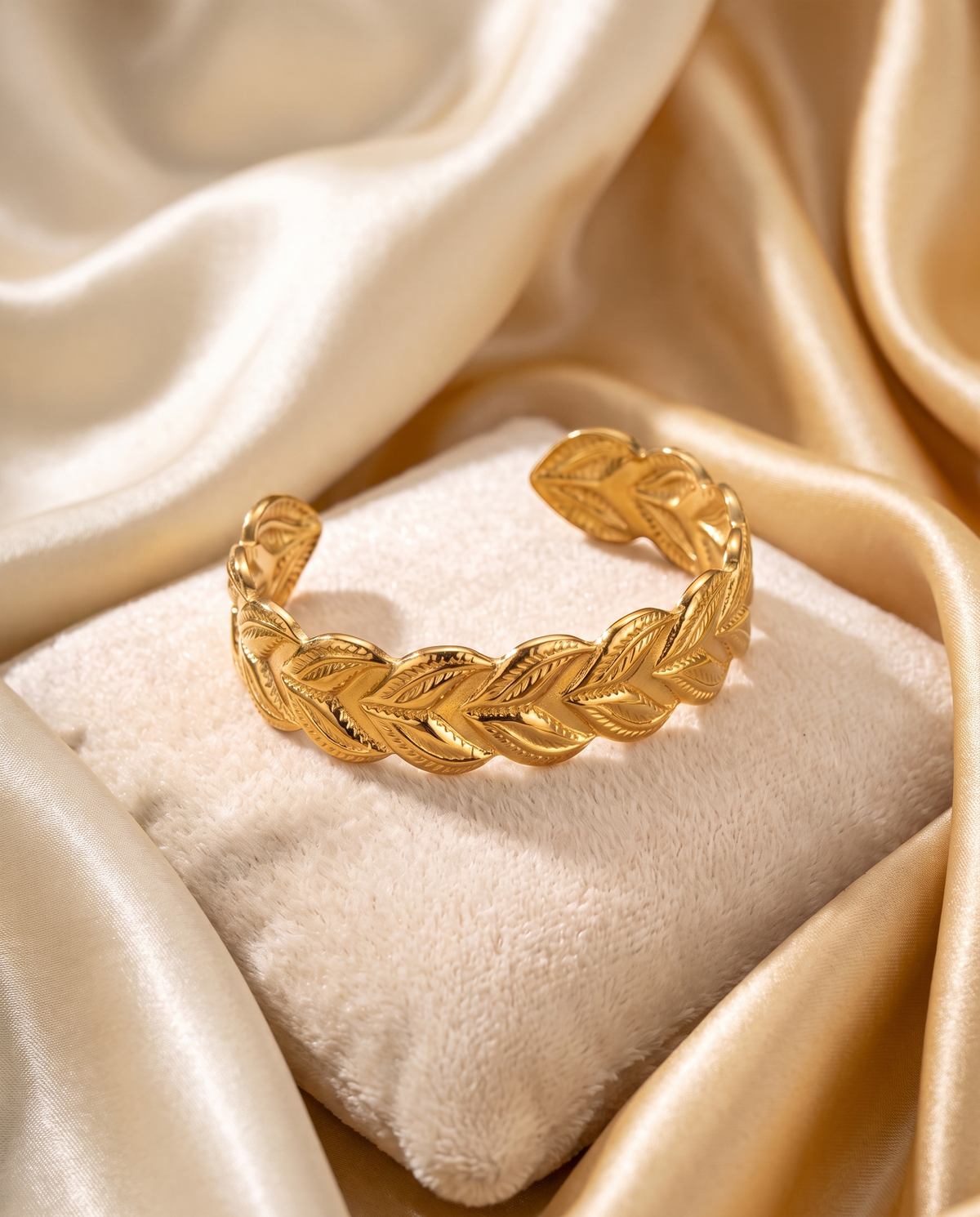 Braided Leaf Armband