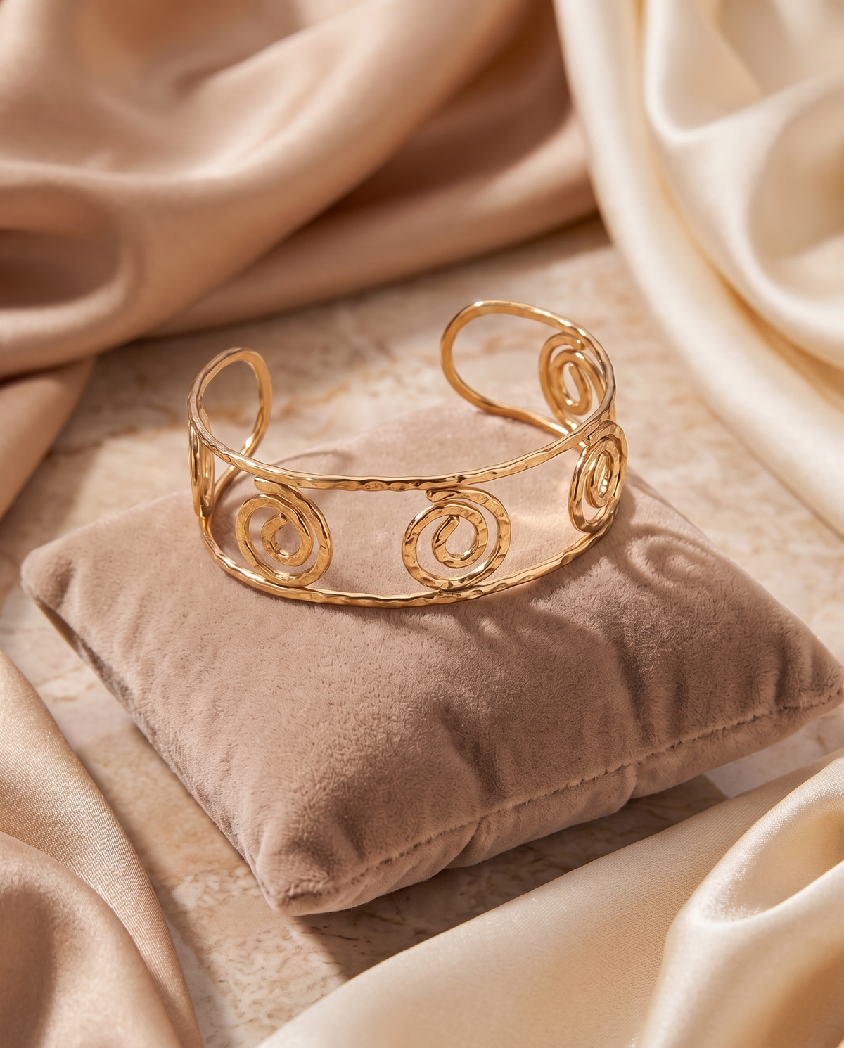 Swirl Cuff Armband